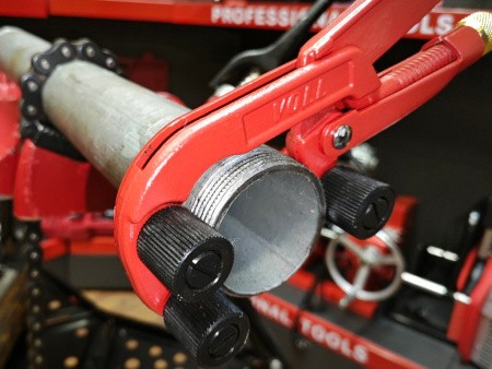 Устройство для обработки края резьбы 3/8 - 2